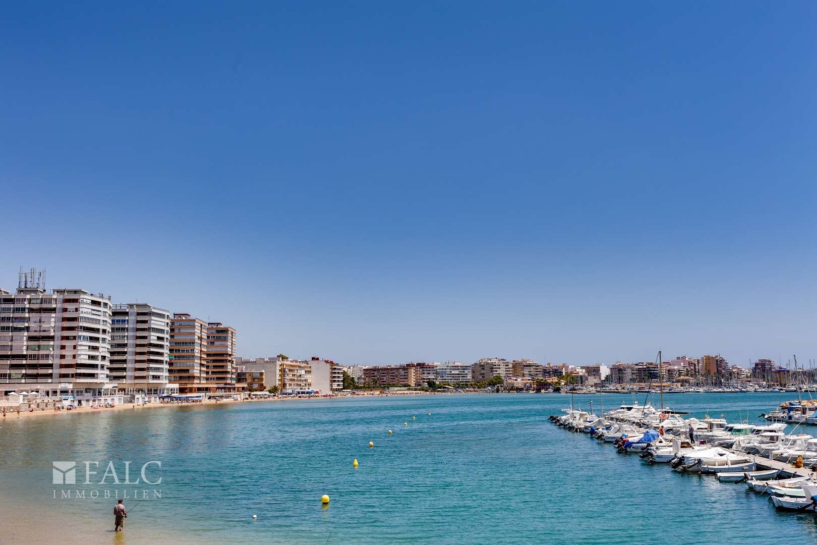 Hafenbereich / Harbour area / Zona del puerto